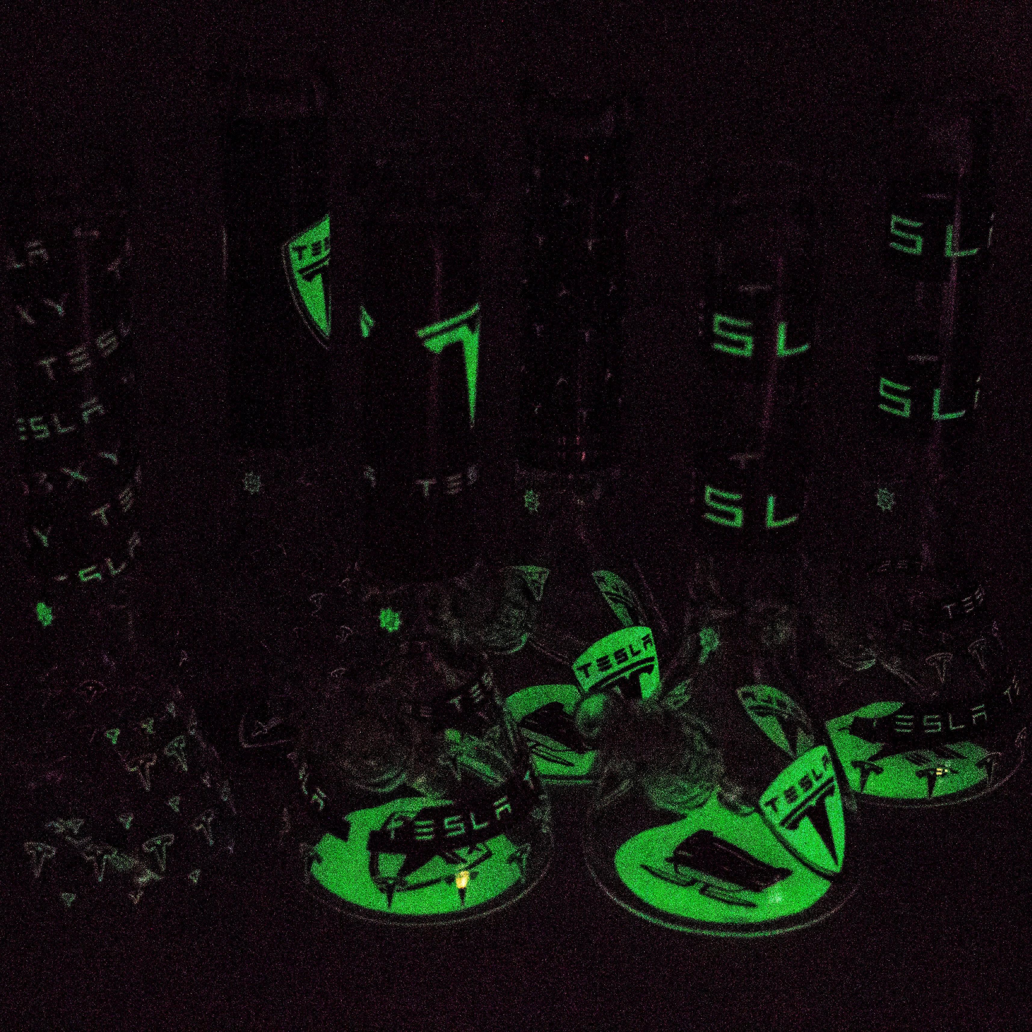 TSLA Glow in the Dark 14" 9 mm glass bong [PIP866]