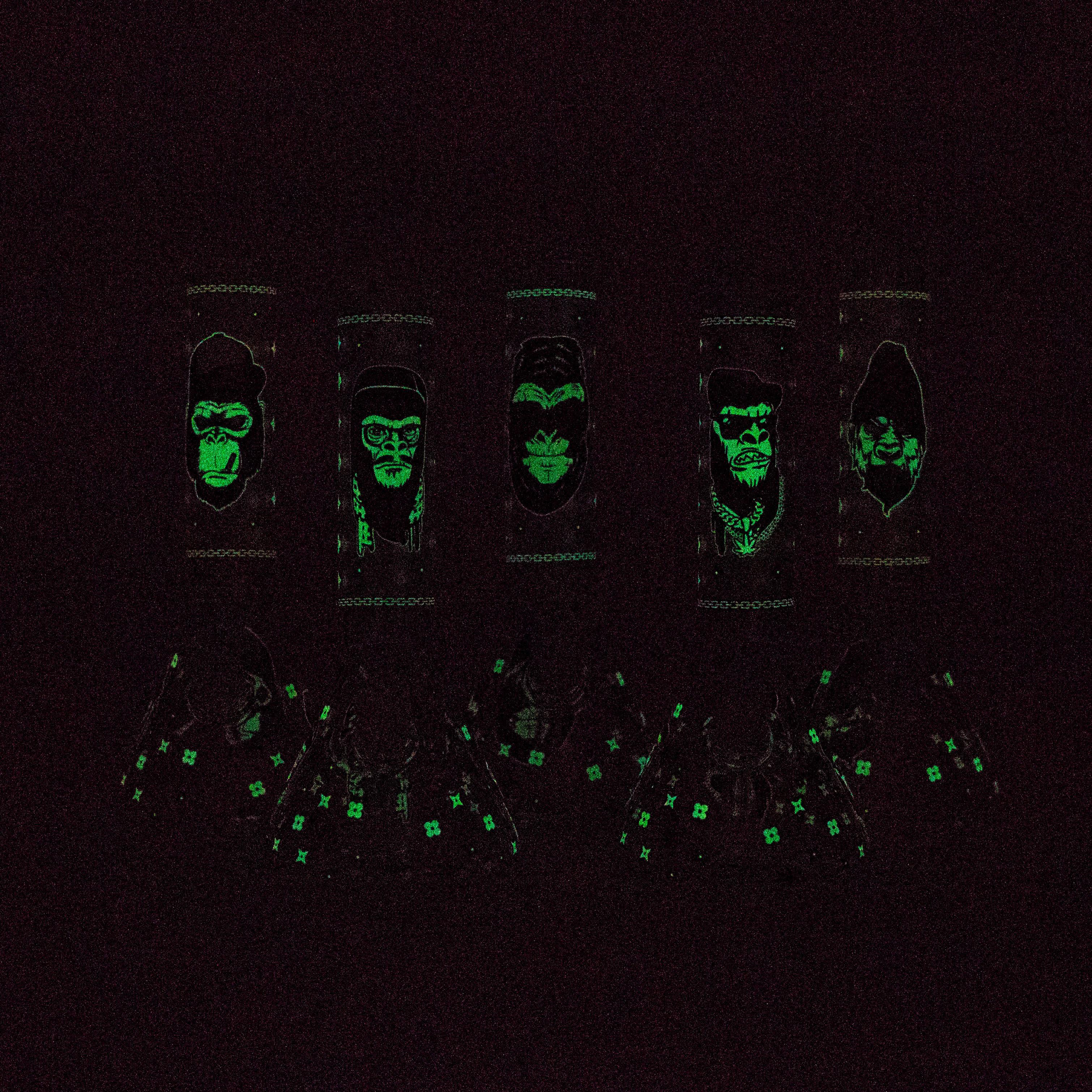 8.5" Gorilla Designs Glow In The Dark beaker bong In the Box [PIP301]