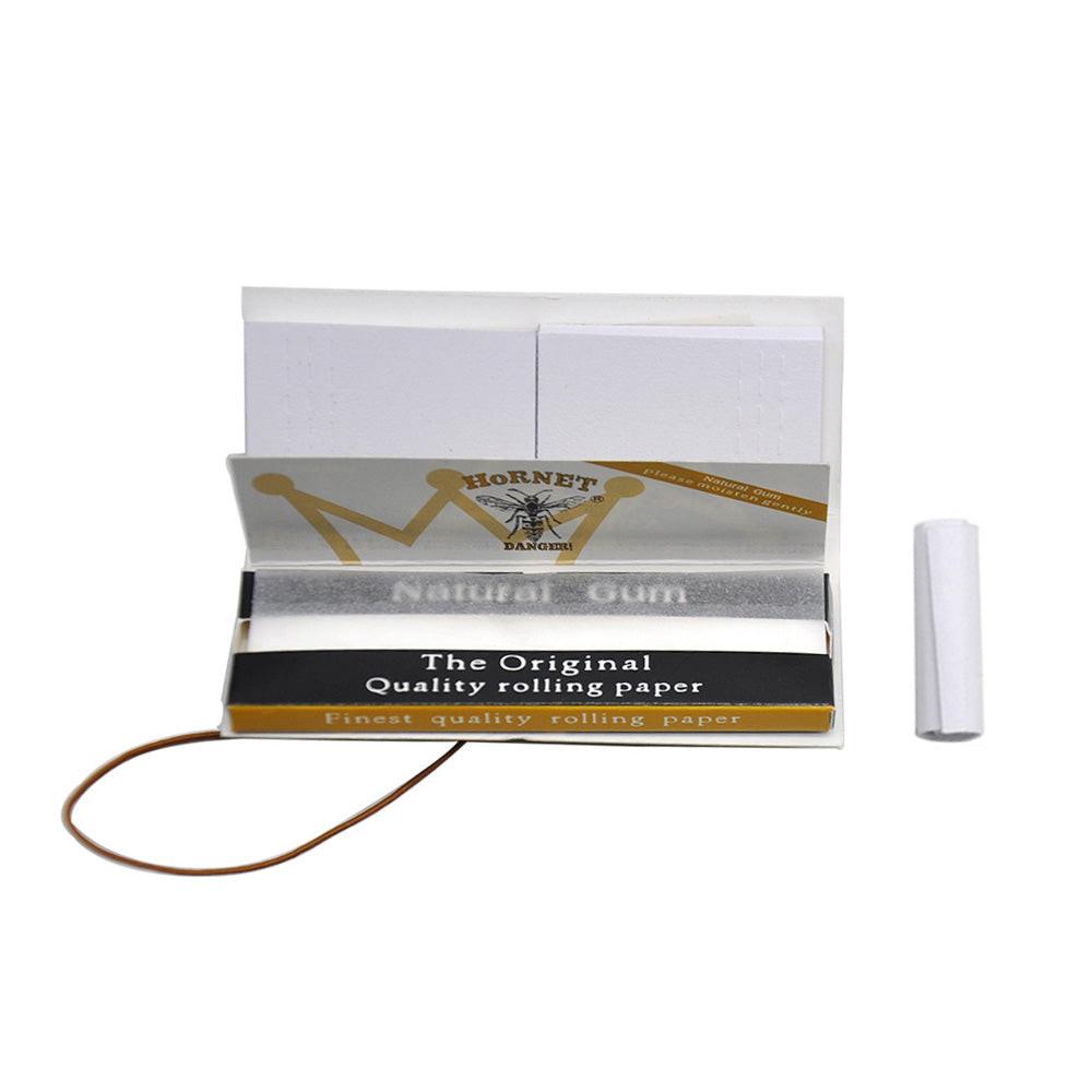 HORNET | Black 1-1/4 Size Rolling Paper With Tips