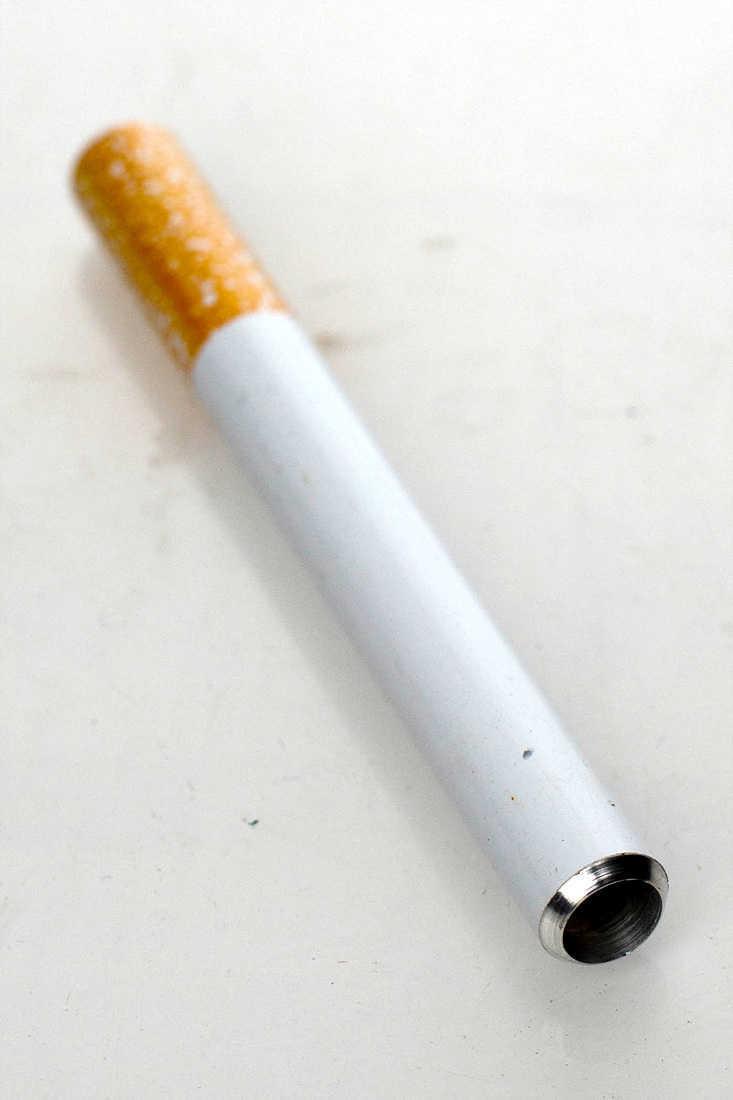 Metal one hitter pipe Main image